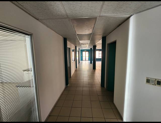 172M² OFFICE TO LET IN NORTH RIDING